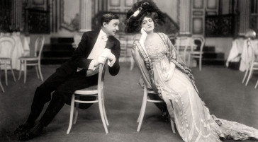 Lily Elsie and Joseph Coyne in 'The Merry Widow', 1907. Elsie and Coyne are playing the parts of 'Sonia' and 'Prince Danilo' respectively.  Credit: The Print Collector / HIP /TopFoto *** Local Caption *** "Lily Elsie and Joseph Coyne in 'The Merry Widow', 1907."