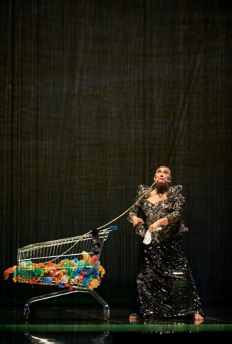 Gabriele Schnaut (Leokadja Begbick) Photo: Staatsoper Berlin/PR.