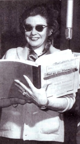 Zarah Leander recording "Axel" in 1958.