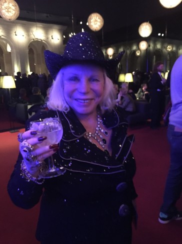 Yvonne Kalman, daughter of Emmerich, very happy after the smashing "Arizona Lady" performance in Berlin. (Photo: Private)