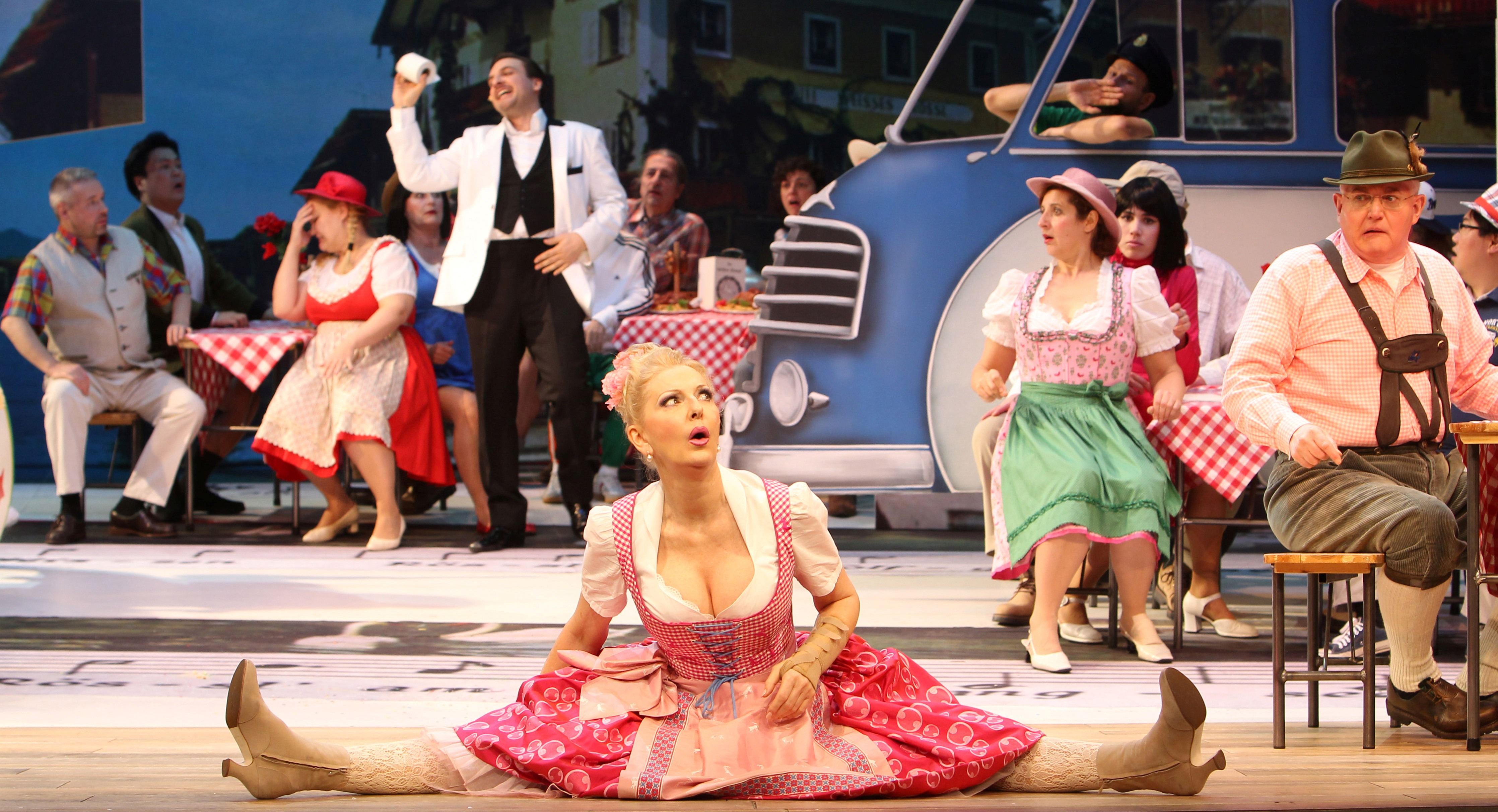 The cabaret star Désirée Nick as Josepha in Bremen. (Photo: Jörg Landsberg/Theater Bremen)