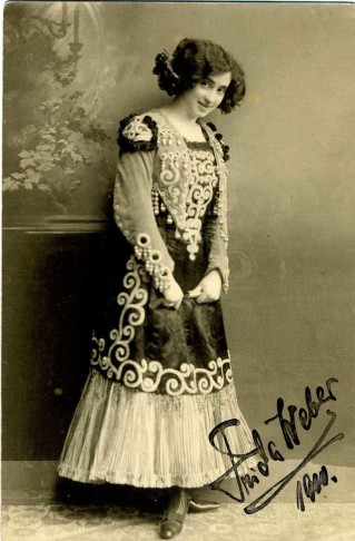 The young Frida Weber-Flessburg as seen on an autograph card.