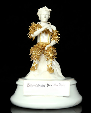 The "Österreichische Musiktheaterpreis," a golden statue of Schikaneder. (Photo: ORF)