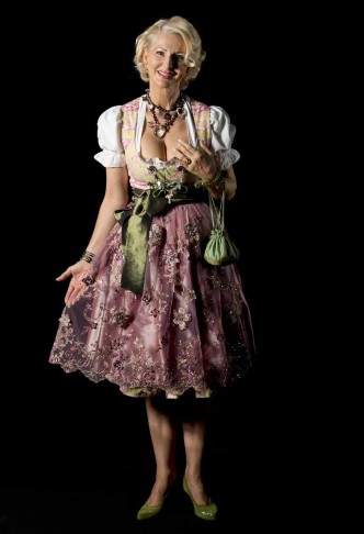 Desiree Nick as Josepha Voglhuber in "Im weißen Rössl." (Photo: Pio Rahner/Theater Bremen)