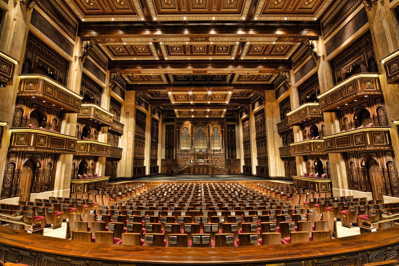 The auditorium of the Royal Opera House in Muscat, with a giant organ. (Photo:  D I S C O V E R Y International Events & Tours)