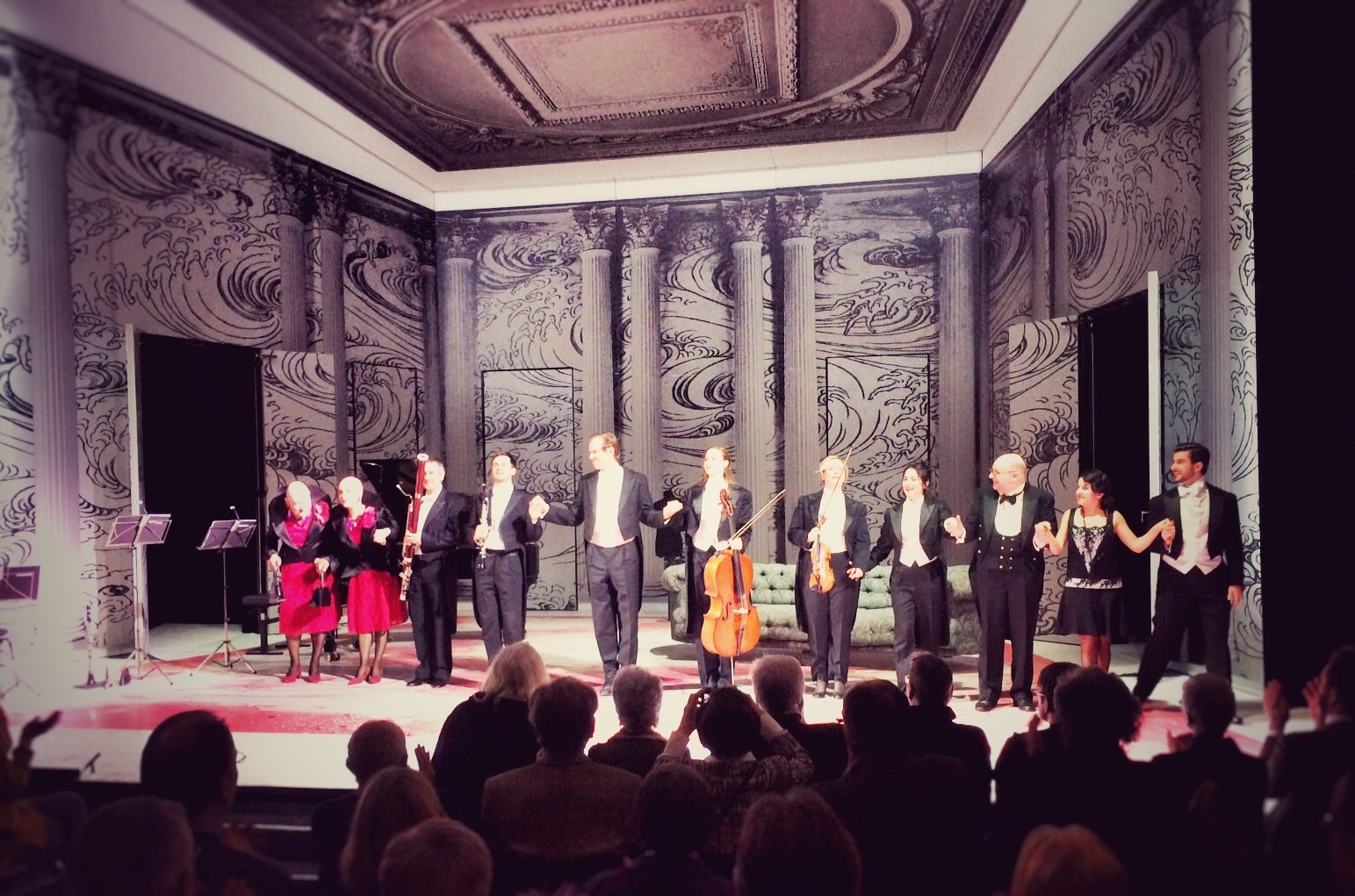 The entire cast taking their bows after "Salon Pitzelberger" at the Komische Oper Berlin. (Photo: Andrea Roeber)