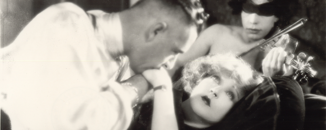 John Gilbert as Danilo, seducing May Murray in Erich von Stroheim's "The Merry Widow," 1925. (Photo: Staatsoperette Dresden)