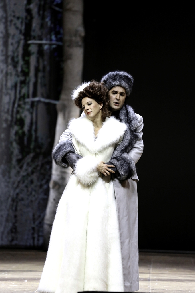 Astrid Kessler (Fürstin Fedora Palinska) and Carsten Süss (Mister X) in "Die Zirkusprinzessin." (Photo: Barbara Pálffy/Volksoper Wien)