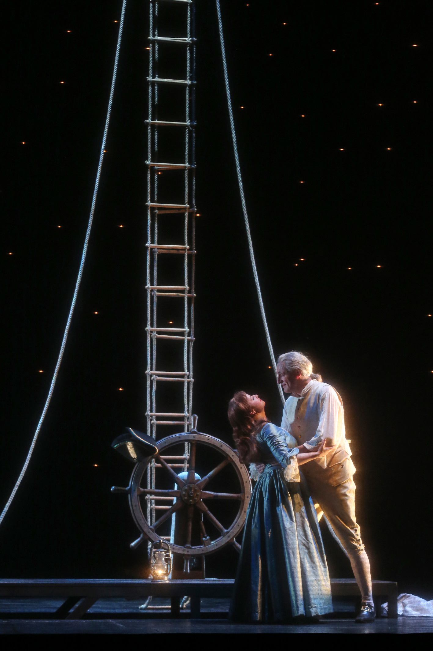 Cornelia Marschall (as Amy Lyon), Stephan Korves (as Horatio Nelson) in "Lady Hamilton." (Photo: Claudia Heysel)