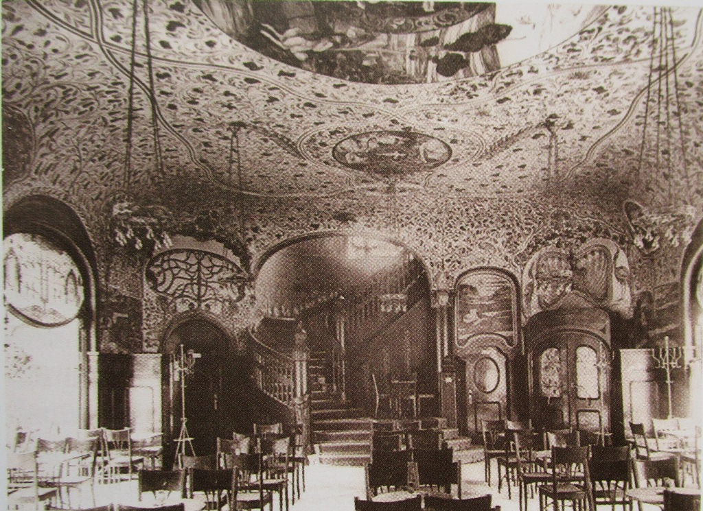 The luxurious café inside the Central Theater, Dresden. (From: Andreas Schwarze's "Metropole des Vergnügens," Sax-Phon Press 2016)