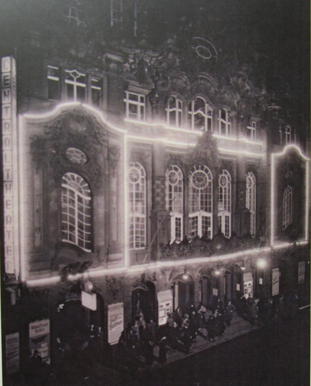 Facade of the Central Theater Dresden on 1 October, 1936, the night of the premiere of "Ball der Nationen." (From: Andreas Schwarze's "Metropole des Vergnügens," Sax-Phon Press 2016)