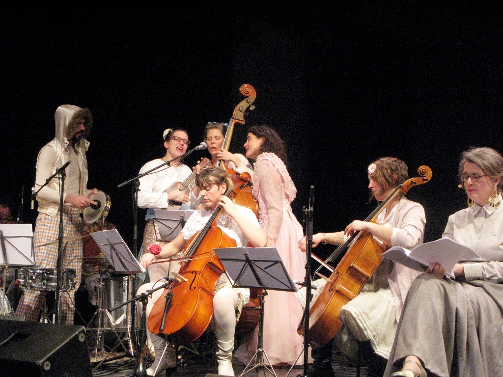 "The Swan Song Operetta" performance at Sophiensäle, 2012. (Photo: Christoph Tempel)