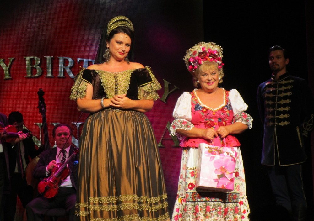 Zsuzsa Kalocsai (l.) and Marika Oszwald at the birthday gala concert in the Kalman Theater Budapest. (Photo: Kevin Clarke)