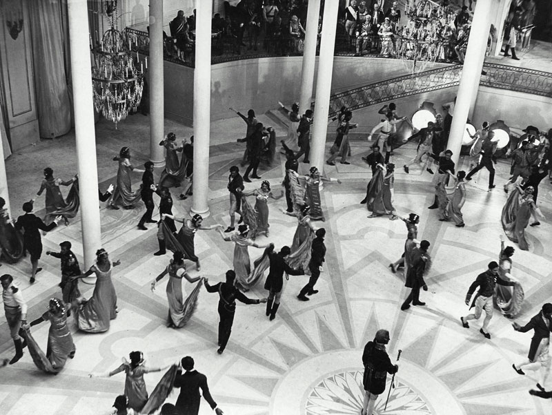 Ball room scene from Charell's "Der Kongress tanzt." (Photo: Judith Wiemers)