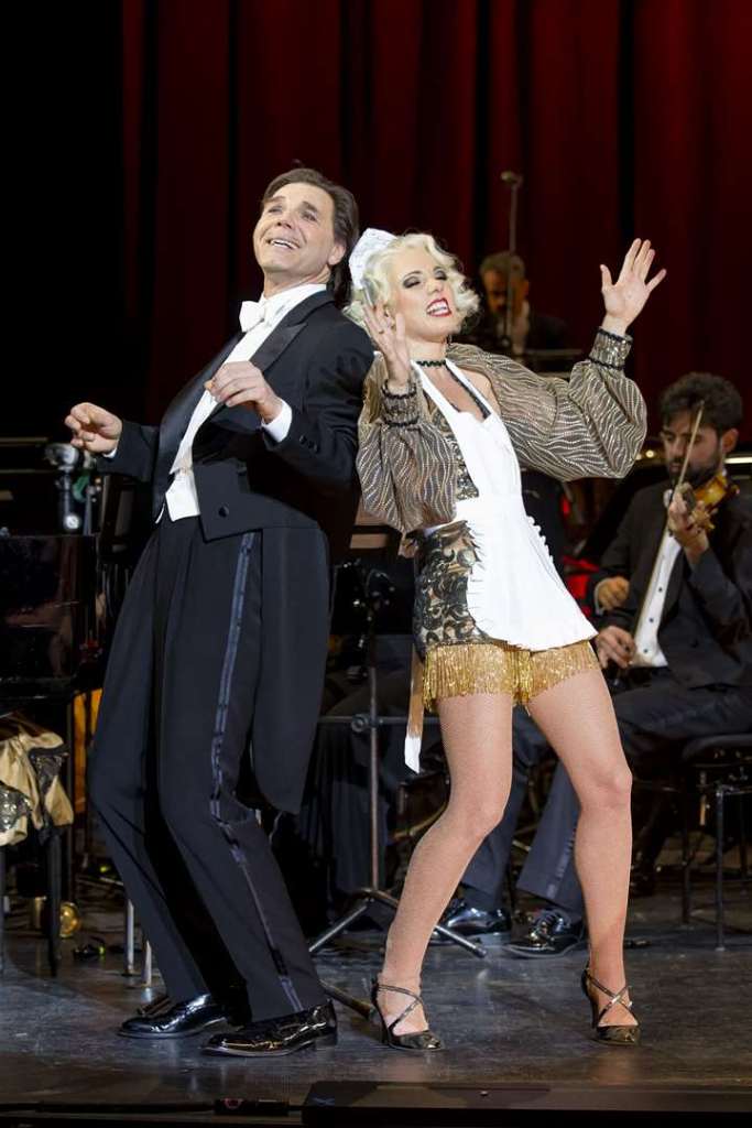 Max Hopp as Albert and Sarah Bowden in "Märchen im Grand Hotel" at Komische Oper Berlin, 2017. (Photo: Robert-Recker.de)