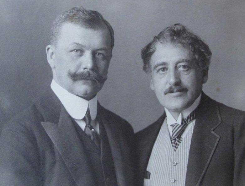 Franz Léhar (l.) together with his librettist Victor Léon, in the early successful years of their collaboration. (Photo: Archive Operetta Research Center)