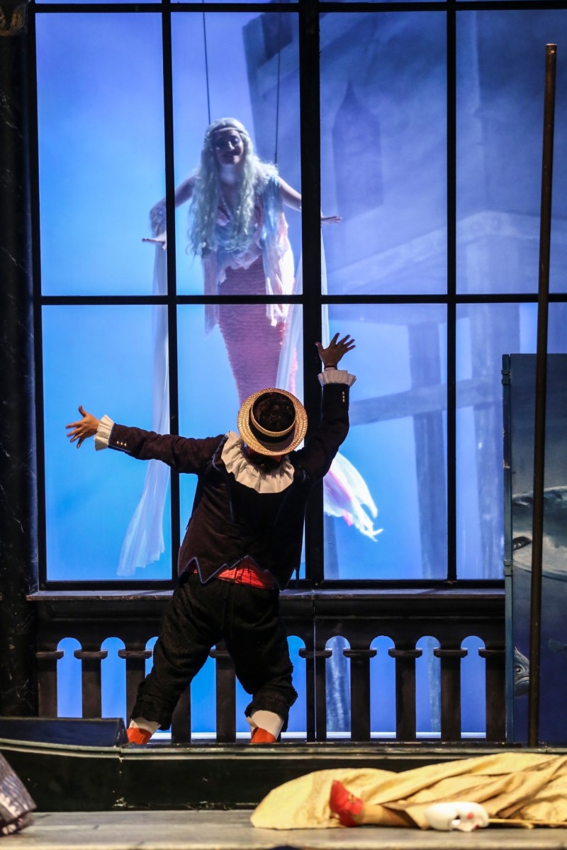JunHo You (Caramello) with dancer in "Eine Nacht in Venedig" at Volksoper Wien. (Photo: Barbara Pálffy/Volksoper Wien)