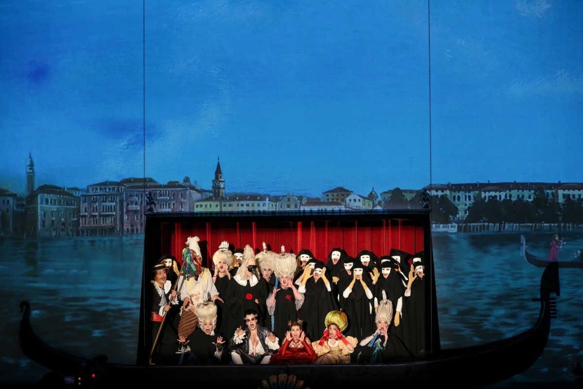 The ensemble in "Eine Nacht in Venedig" at Volksoper Wien. (Photo: Barbara Pálffy/Volksoper Wien)