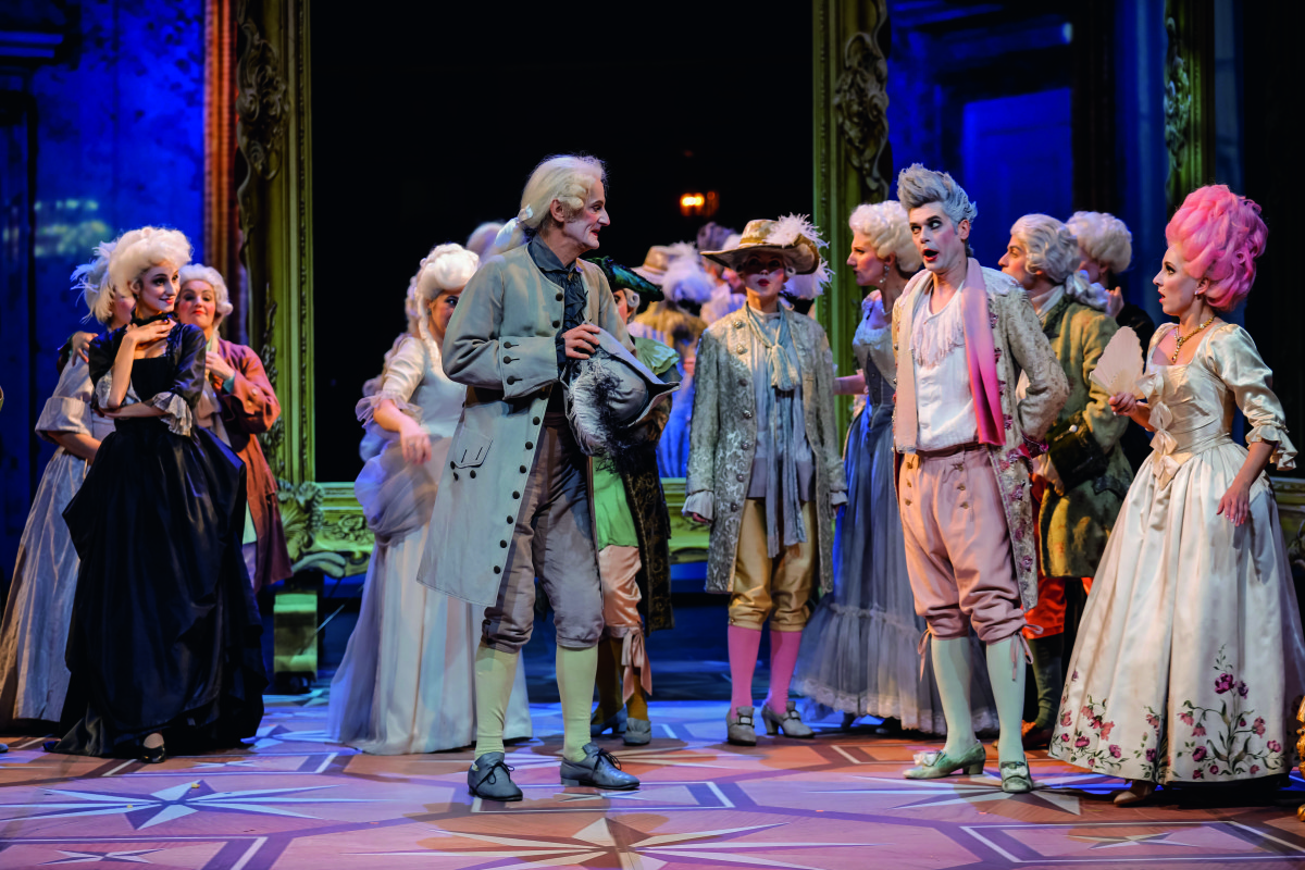 Robert Sadil, Thomas Zisterer, Verena Barth-Jurca and ensemble in "Die Kaiserin" at Theater Baden. (Photo: Christian Husar/www.christian-husar.com)