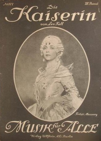 Fritzi Massary as Leo Fall's "Die Kaiserin" as seen on the cover of "Musik für Alle."