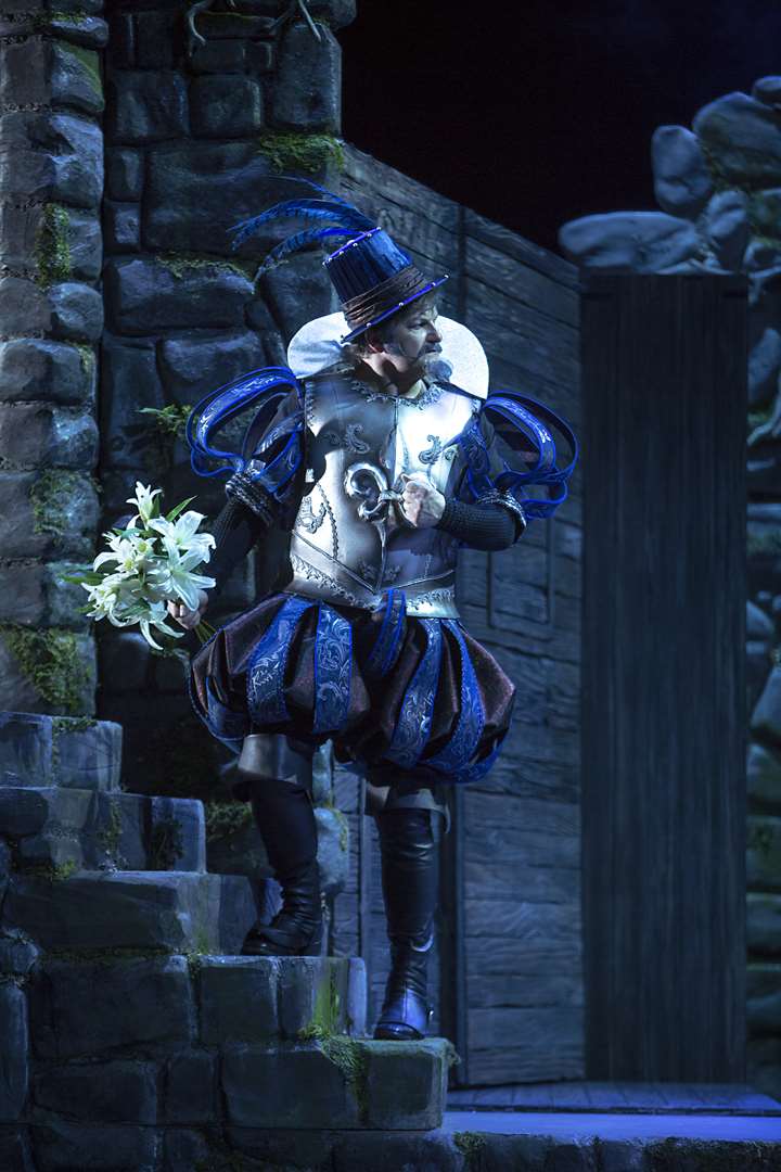 Wolfgang Ablinger-Sperrhacke as Bluebeard in the Stefan Herheim production of "Blaubart" at Komische Oper Berlin. (Photo: Iko Freese / drama-berlin.de)