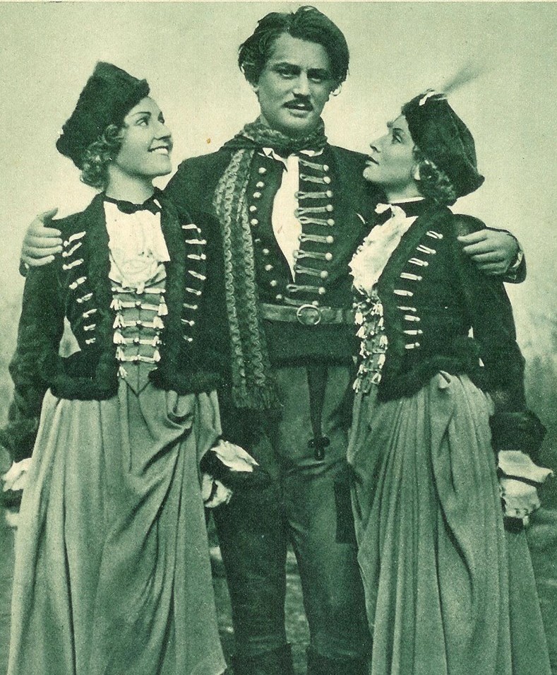 Adolf Wohlbrück as Sandor Barinkay with Arsena from the two different versions of the film: left, French Daniela Parolo, and right, German Gina Falckenberg. (Photo: from "Filmwelt" #46, 1934) 