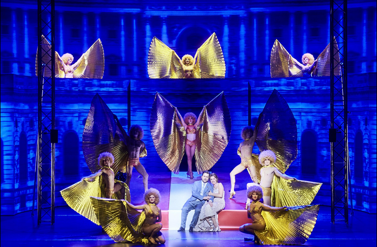 The "Angels’ Dance" in "Csardasfürstin" at Staatsoperette Dresden. (Photo: Stephan Floß) 