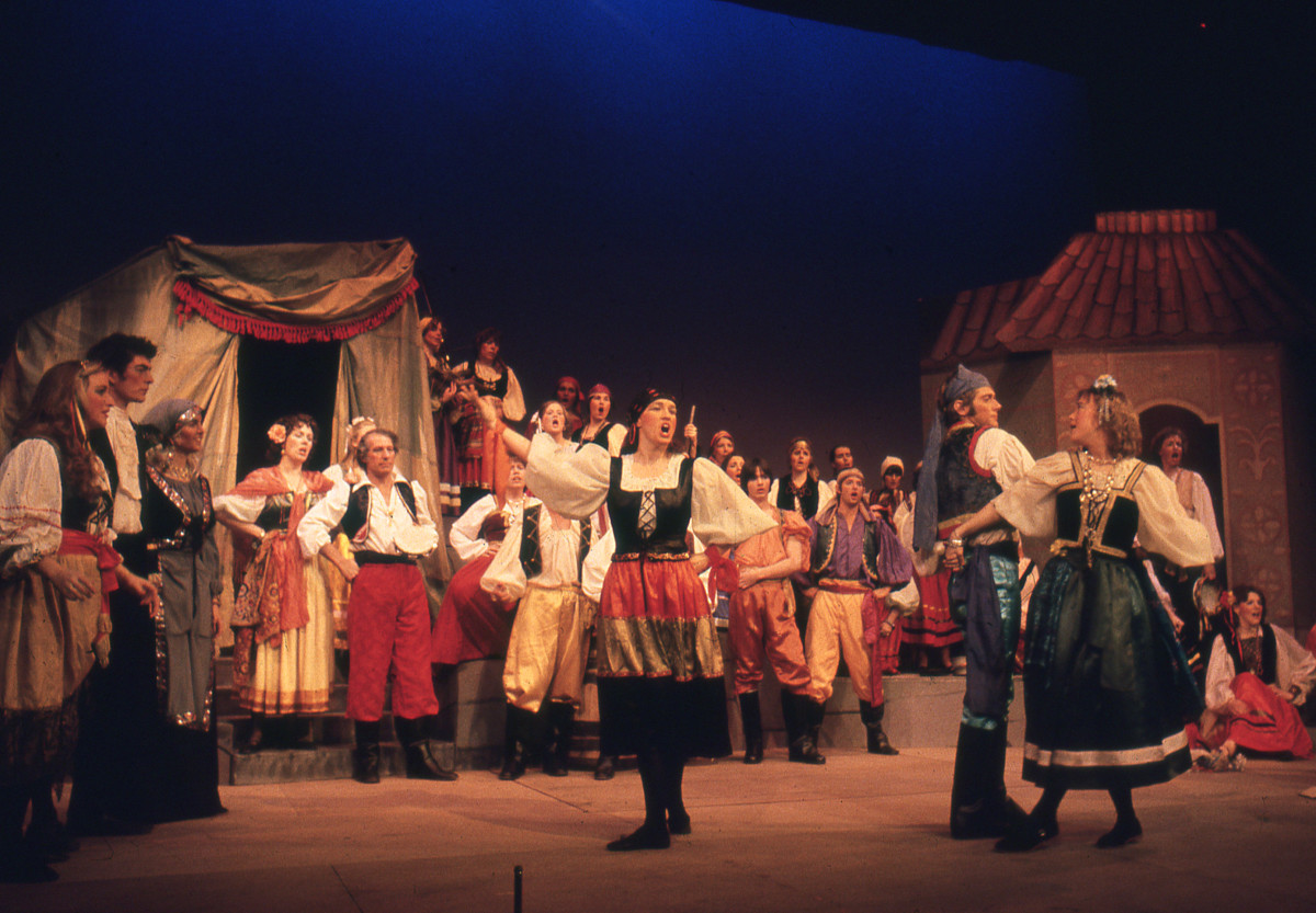 Strauss's "Gypsy Baron" in a Comic Opera Guild production. (Photo: Comic Opera Guild)