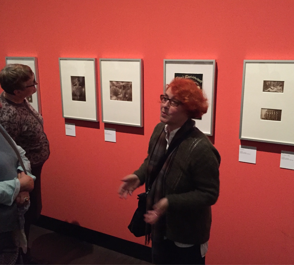 Curator Evelin Förster giving a guided tour of "Berlin in der Revolution 1918/1919."