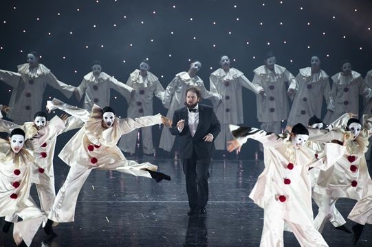 Allan Clayton in Venice scene of "Candide" at Komische Oper Berlin, directed by Barrie Kosky. (Photo: Monika Ritterhaus)