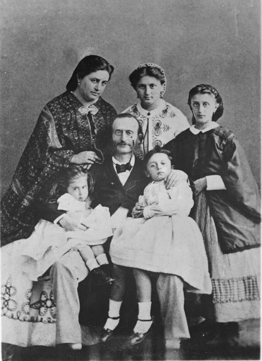 Jacques Offenbach surrounded by his wife and children. (Photo: Kölner Offenbach-Gesellschaft)