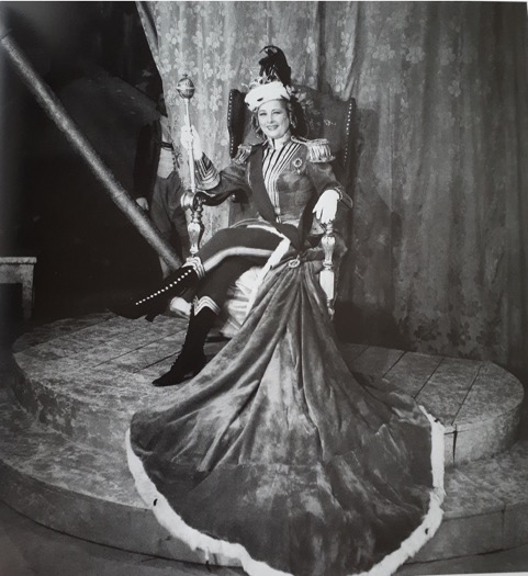 Hungarian singer Hanna Honthy as Offenbach's Grand Duchess of Gerolstein in 1950, Budapest. (Photo: Hungarian Theatre Institute / operett.network.hu)