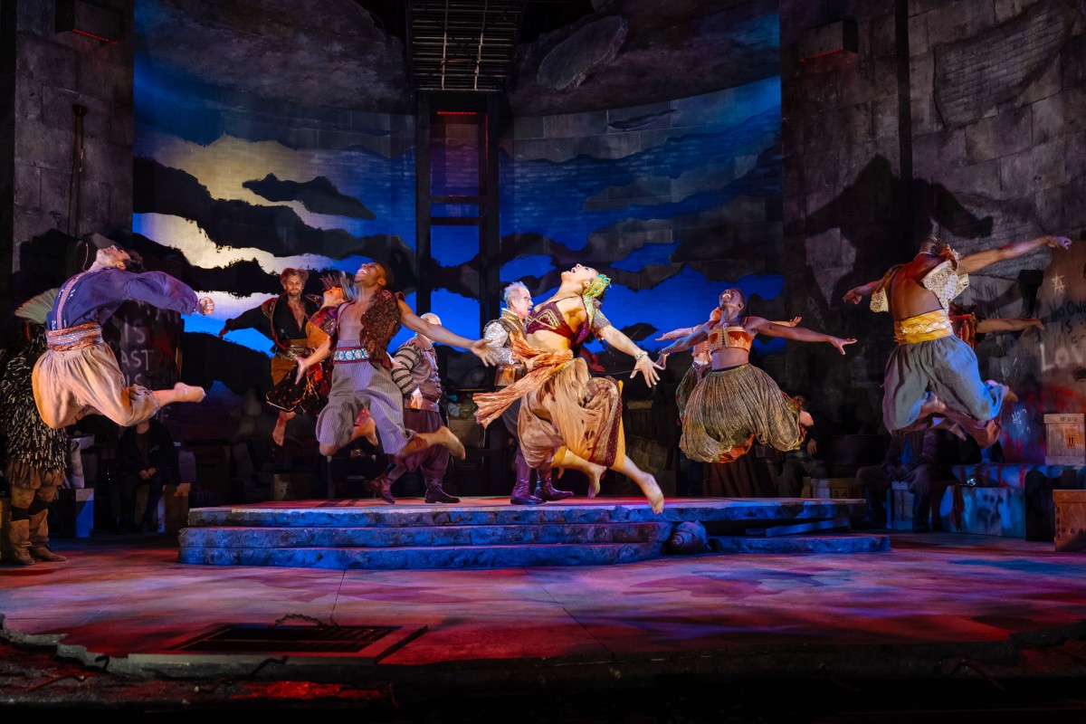 The company of "Man of La Mancha" in the production by Lonny Price at ENO (Photo: Manuel Harlan)