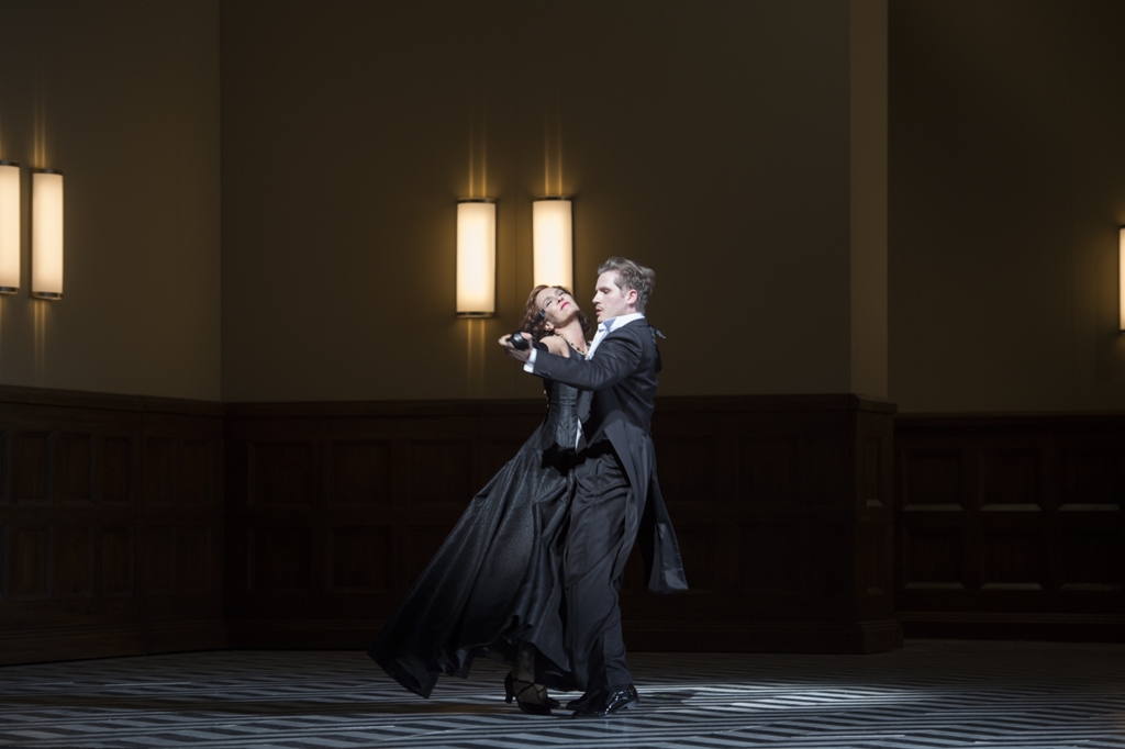  Marlis Petersen (Hanna) and Iurii Samoilov (Danilo) in "Die lustige Witwe" at Oper Frankfurt, 2018. (Photo: Monika Rittershaus)