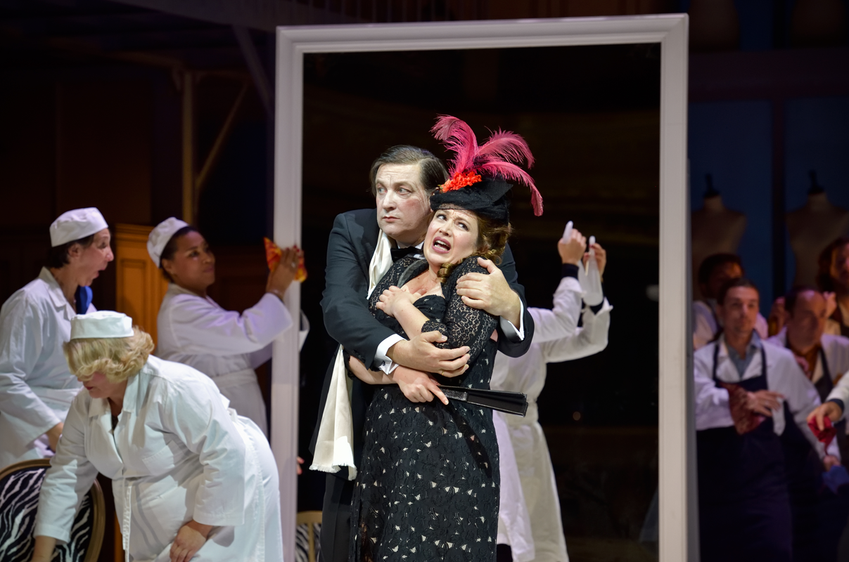 Madame Favart (Marion Lebègue) and Marquis de Pontsablé (Eric Huchet) in the Opéra-Comique production of 2019. (Photo: Stéphane Brion)