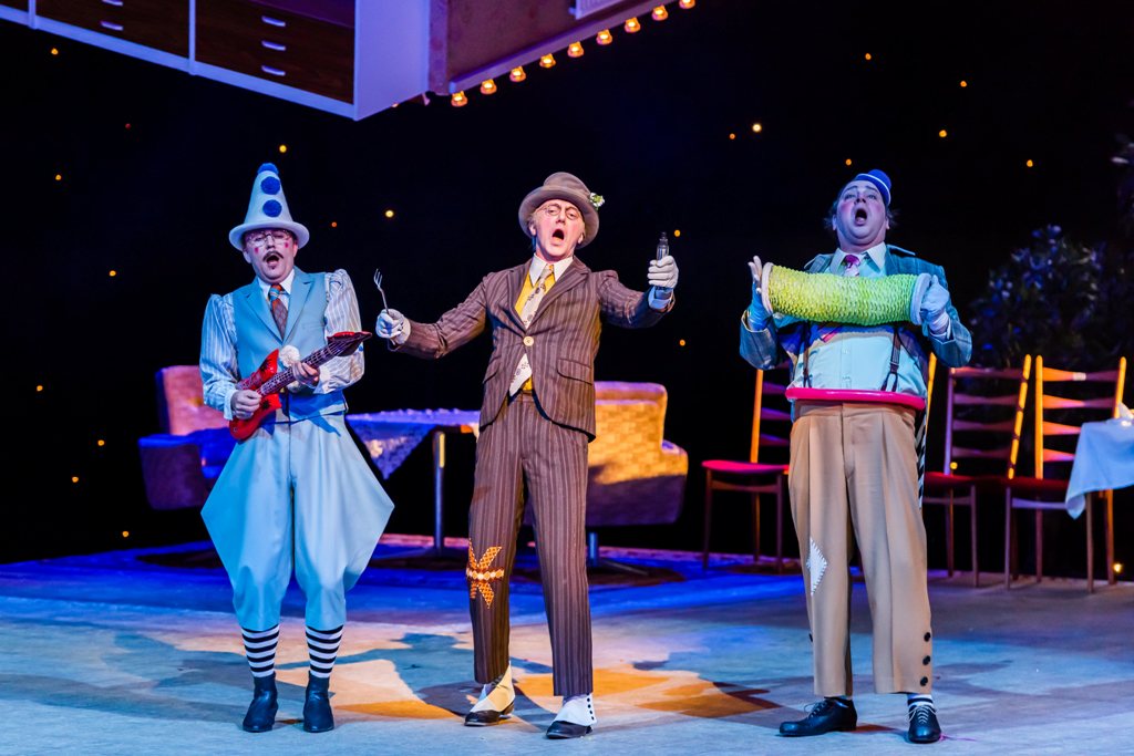 Unlce Heinrich (Andreas Rainer), Uncle Gustav (Radoslaw Rydleswki), and Uncle Fritz (Milko Mivelv) (l. to r.) in "Das Feuerwerk" at Musikalische Komödie Leipzig. (Photo: Kirsten Nijhof)