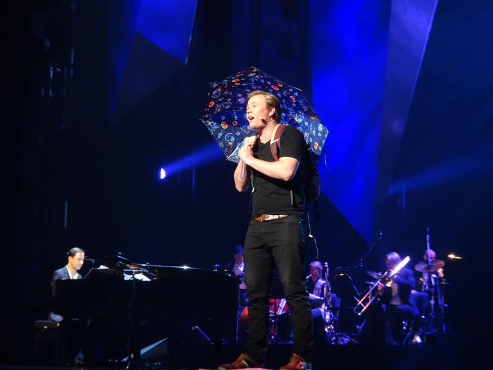 Bosse Vogt singing „Du weißt es besser als ich” at the Bundeswettbewerb Gesang, 2019. (Photo: Petra Knickmeyer)