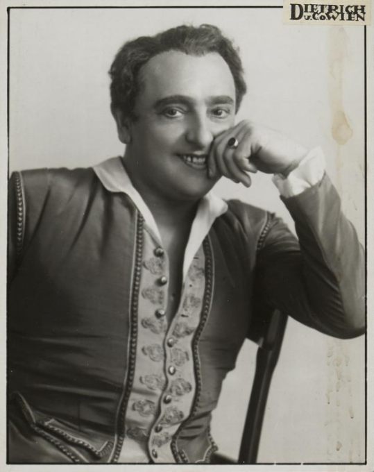 Hubert Marischka as Caramello in "Eine Nacht in Venedig." (Photo: Atelier Dietrich / Theatermuseum Wien)