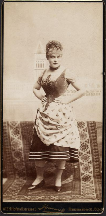 Rosa Streitmann in "Eine Nacht in Venedig" back in 1883. (Photo: Rudolf Krziwanek / Theatermuseum Wien)