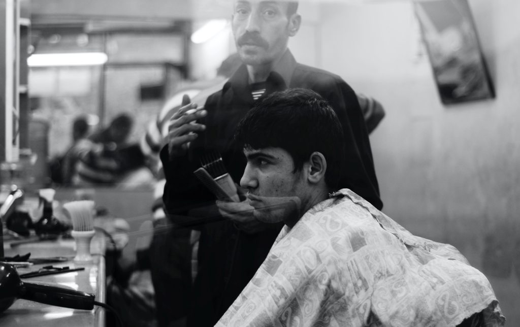 A young man at a barber shop in Itsanbul. (Photo: Barna Bartis / Unsplash)