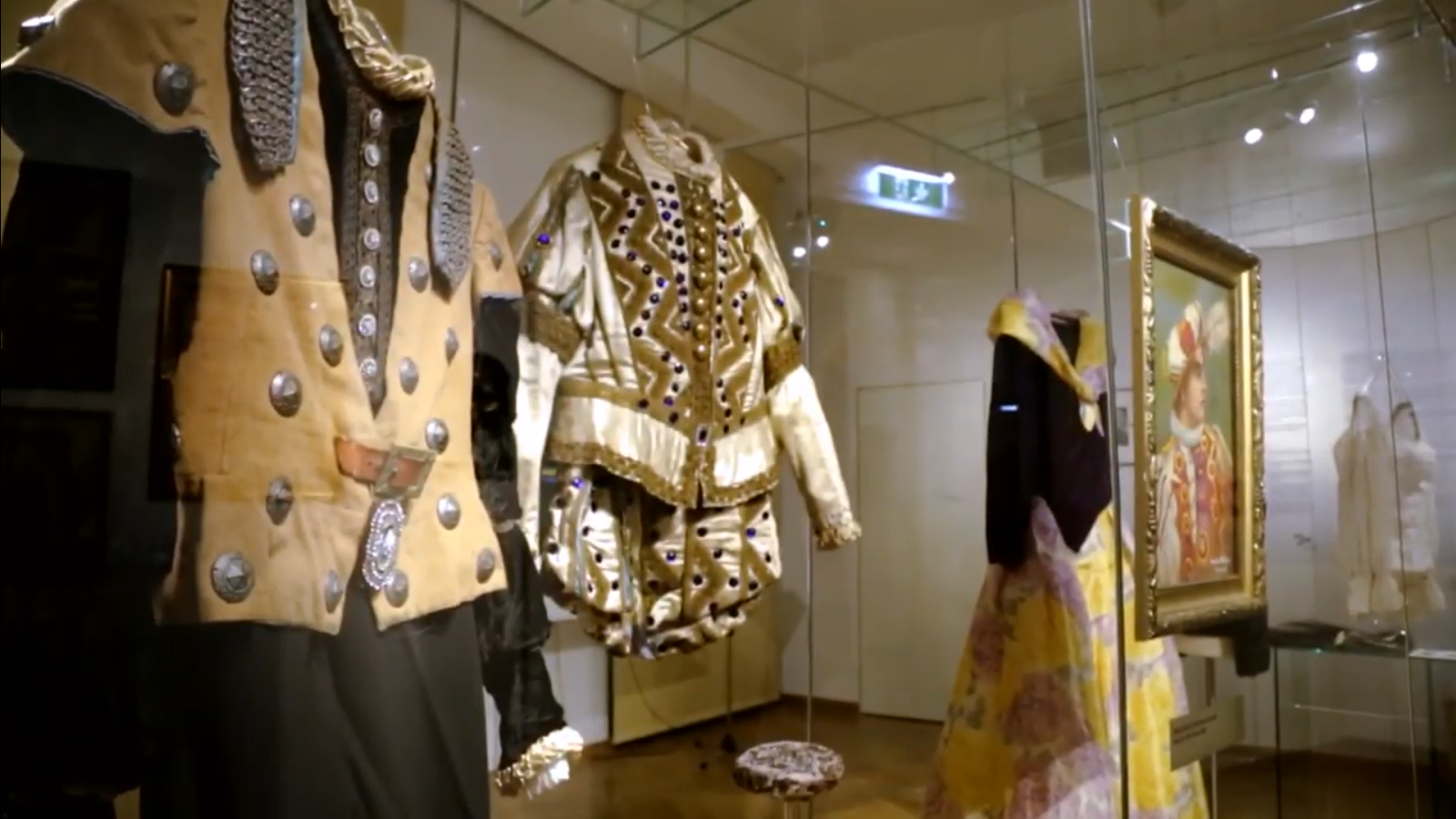 Jan Kiepura's costumes on display in Vienna at the new exhibition. (Photo: Screenshot)