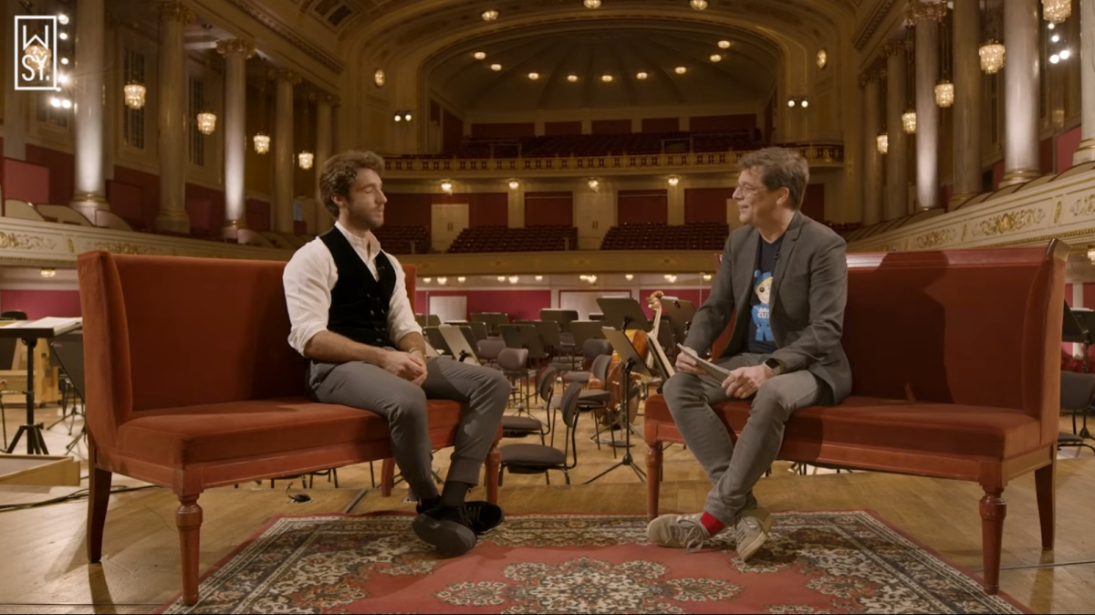 Axel Brüggemann r.) in conversation with conductor Lorenzo Viotti. (Photo: YouTube/Screenshot)
