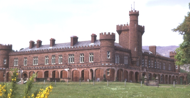 Kinloch Castle on the Isle of Rum. (Photo: Anne Burgess / Wikipedia)