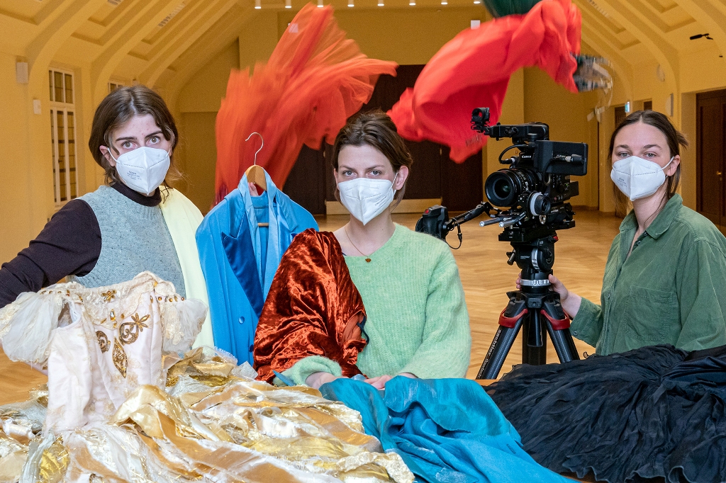 Three of the Munich film makers at work in Leipzig. (Photo: Tom Schulze / HFF Filmteam Oper Leipzig)