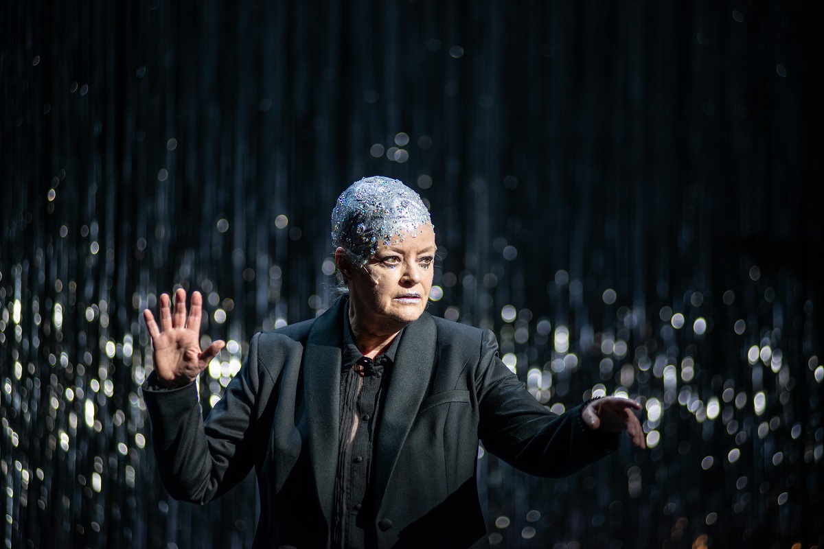 Josefin Platt as the Moon over Soho in "Dreigroschenoper." (Photo: JR Berliner Ensemble)