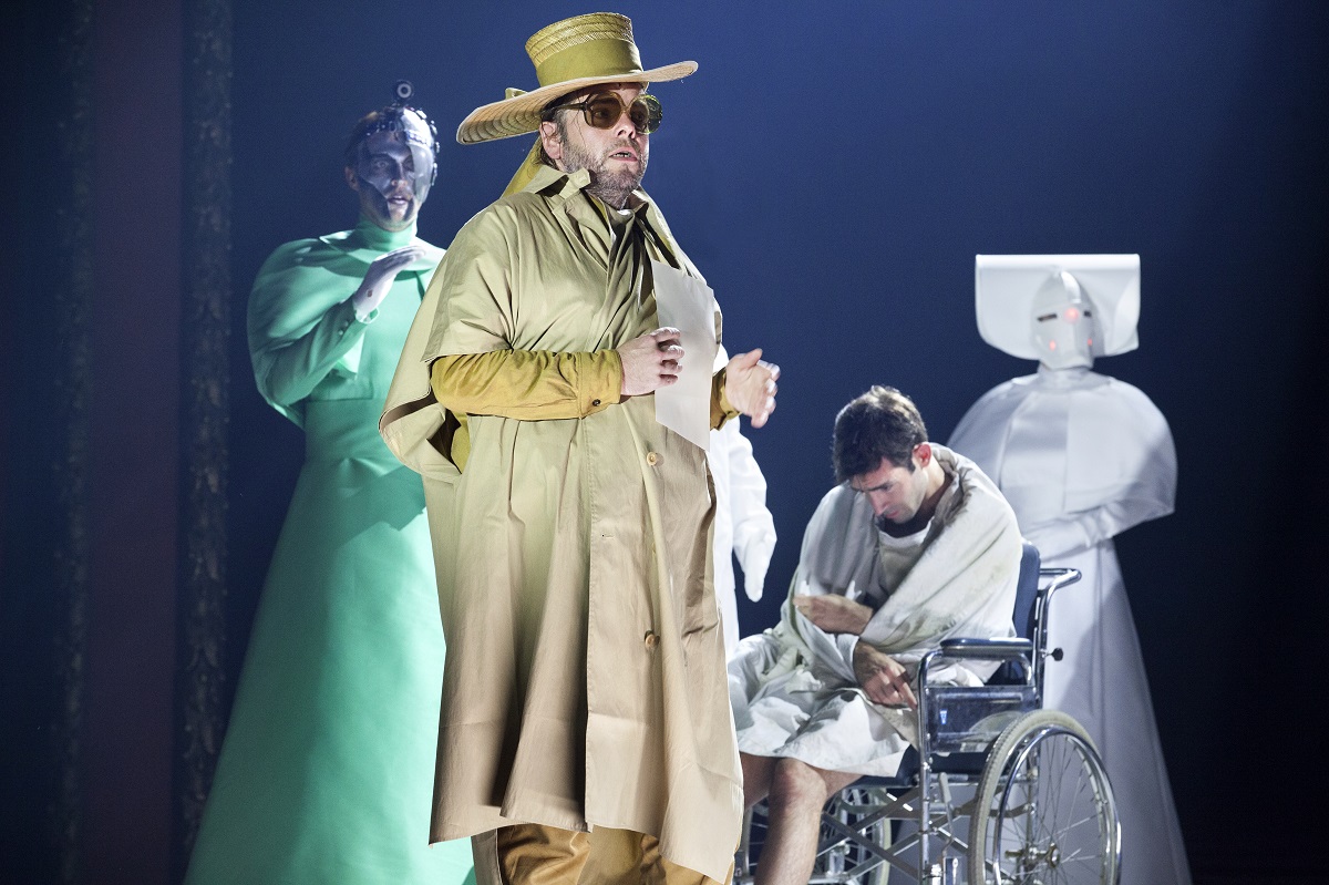 Benny Claessens in yet another new Olim outfit, with tenor Daniel Arnaldos in the wheelchair. (Photo: Opera Ballet Vlaanderen/Annemie Augustijns)
