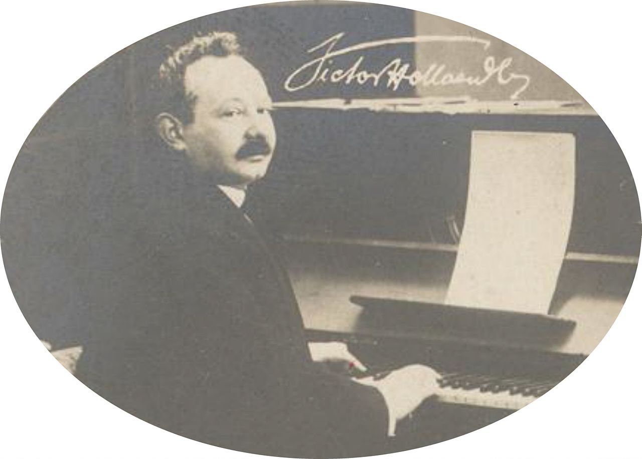 Victor Hollaender at the piano, in 1906. (Photo: Collection Universität Osnabrück / Wiki Commons)