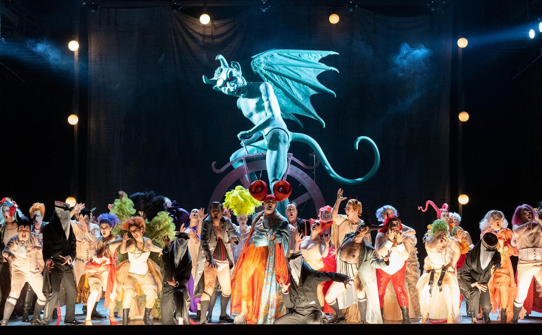 The full cast, chorus and ballet in the final scene of Offenbach's "Orpheus in der Unterwelt." (Photo: Monika Ritterhaus)