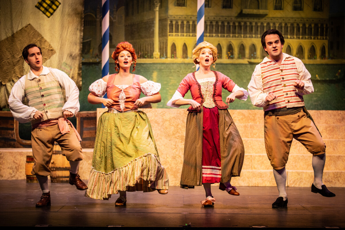 Venice in Missouri - the ensemble of the 2022 production of "The Gondoliers". (Photo: Winter Opera Saint Louis) 