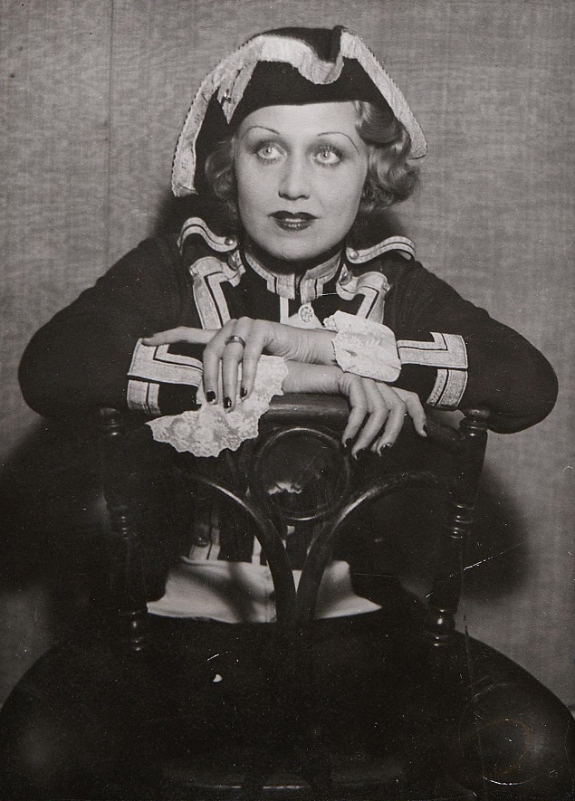 Mary Losseff as Dubarry in 1935. (Photo: Atelier Willinger / Theatermuseum Wien)
